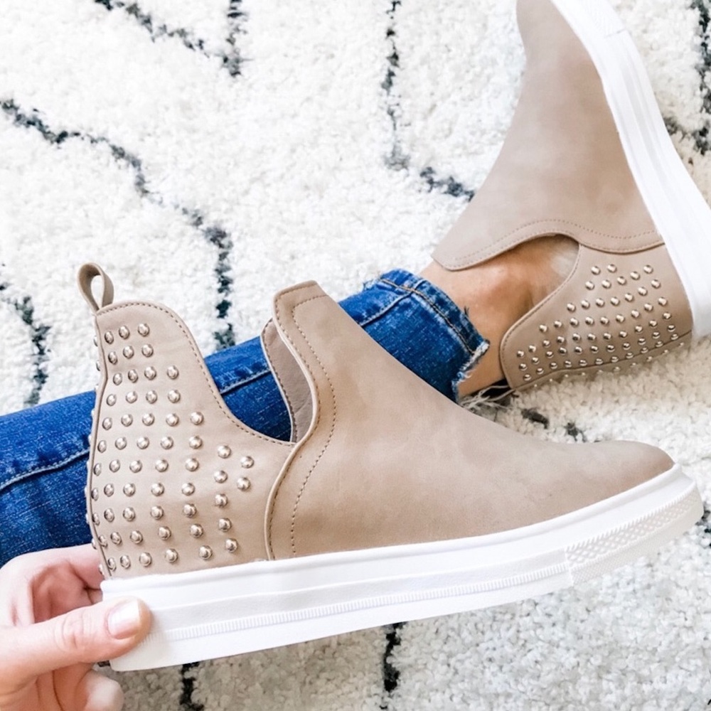 🆕 5⭐️ Studded Cutout Slip On Wedge Sneaker